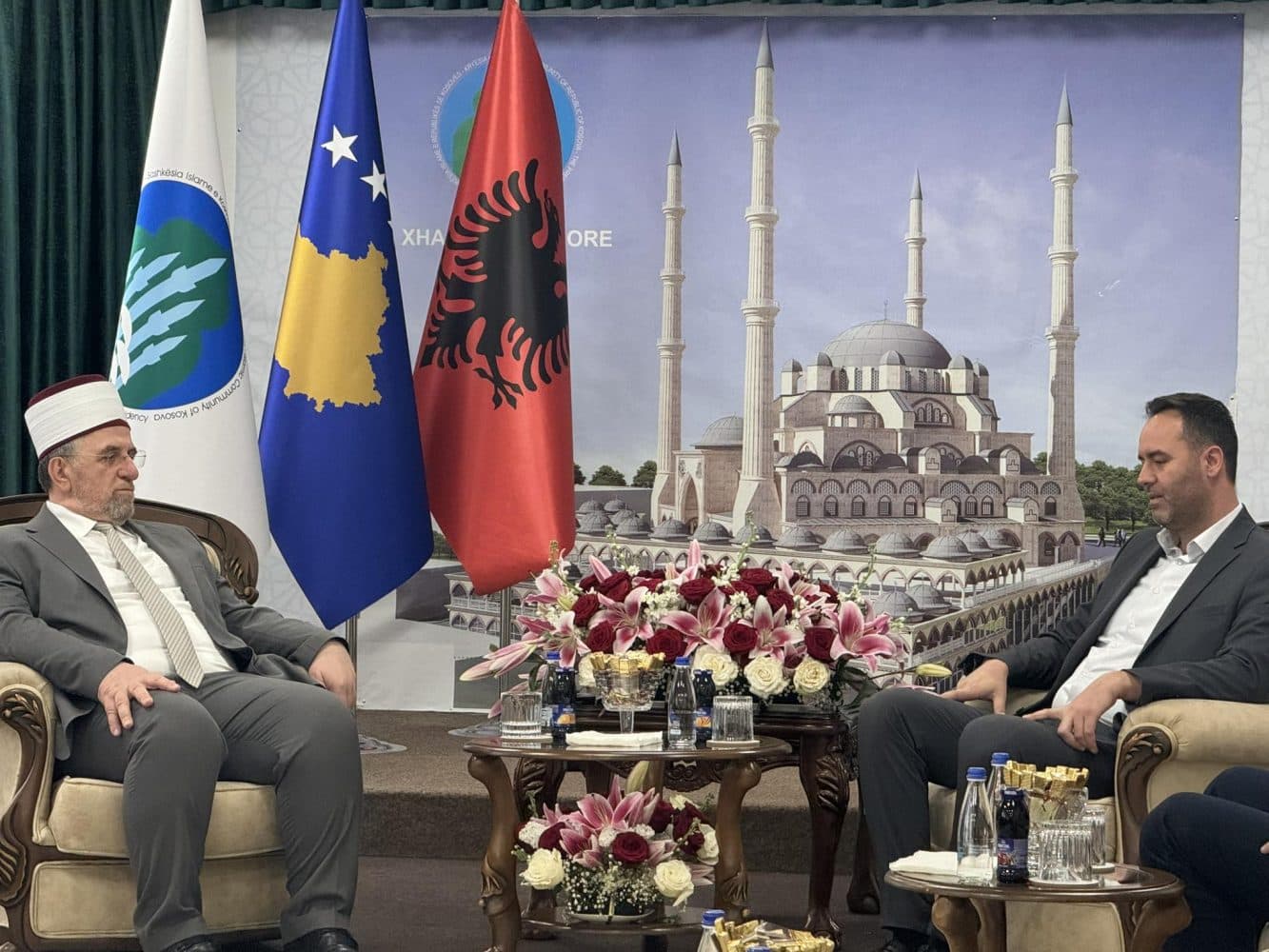 Konjufca viziton BIK-un, i falënderon për organizimin e jetës fetare në Kosovë