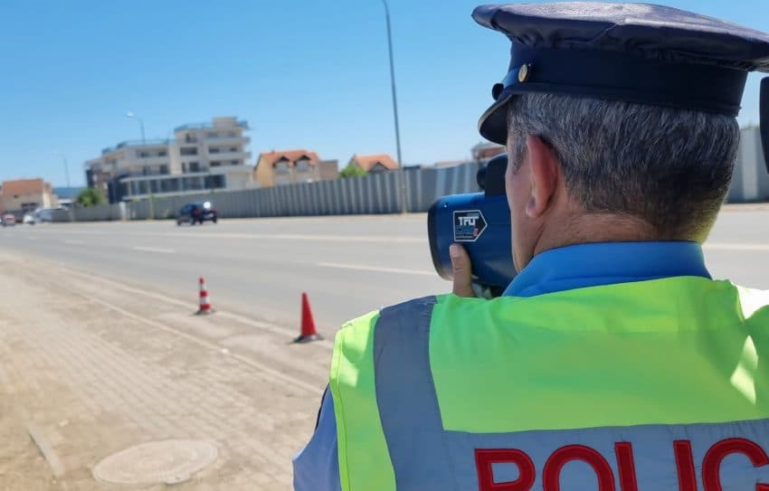 Policia shqiptoi mbi 1 mijë e 900 gjoba në trafik brenda 24 orëve