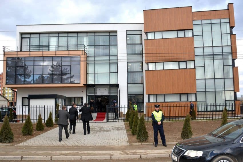 Kërkohet paraburgim për zyrtarin e arrestuar ferizajas që regjistroi shtetasin turk pa i plotësuar kriteret