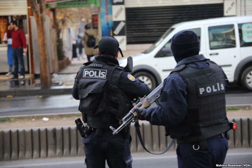 Turqia i arreston 48 të dyshuar për lidhje me Shtetin Islamik