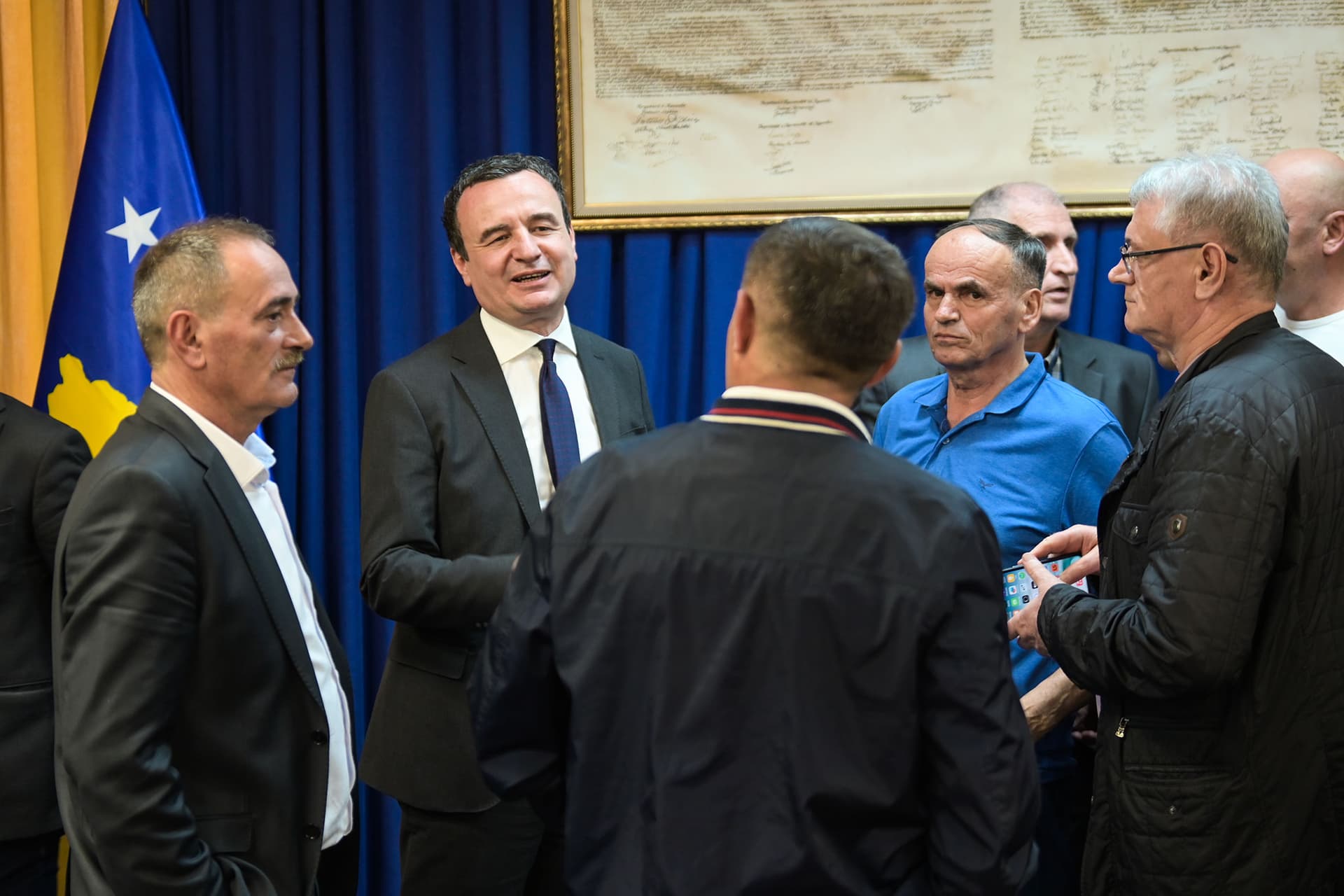 Kryeministri priti në takim ish të burgosurit politikë