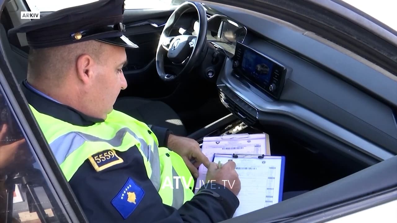 Policia ndalon garën e shpejtësisë në dalje të Prizrenit, gjobiten dy shofer