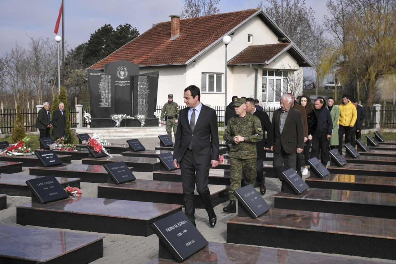 Kurti: Në Rezallë 98 burra dhe djem u pushkatuan vetëm për shkak se ishin shqiptarë