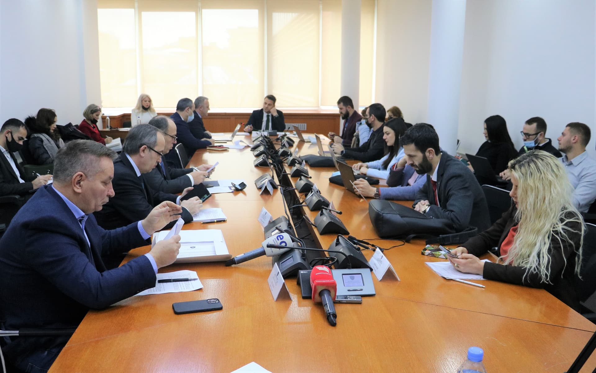 Pozitë e opozitë kritikojnë Bordin e KPM-së, shkak shpenzimet në dreka e udhëtimet zyrtare