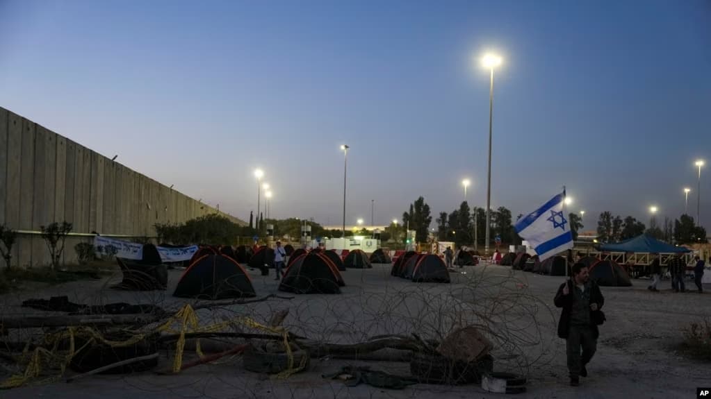 Izraeli thotë se e ka rihapur një pikëkalim kyç në Gazë