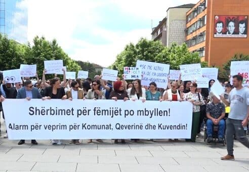 ​KOMF-i alarmon institucionet për mbylljen e shërbimeve sociale për fëmijët