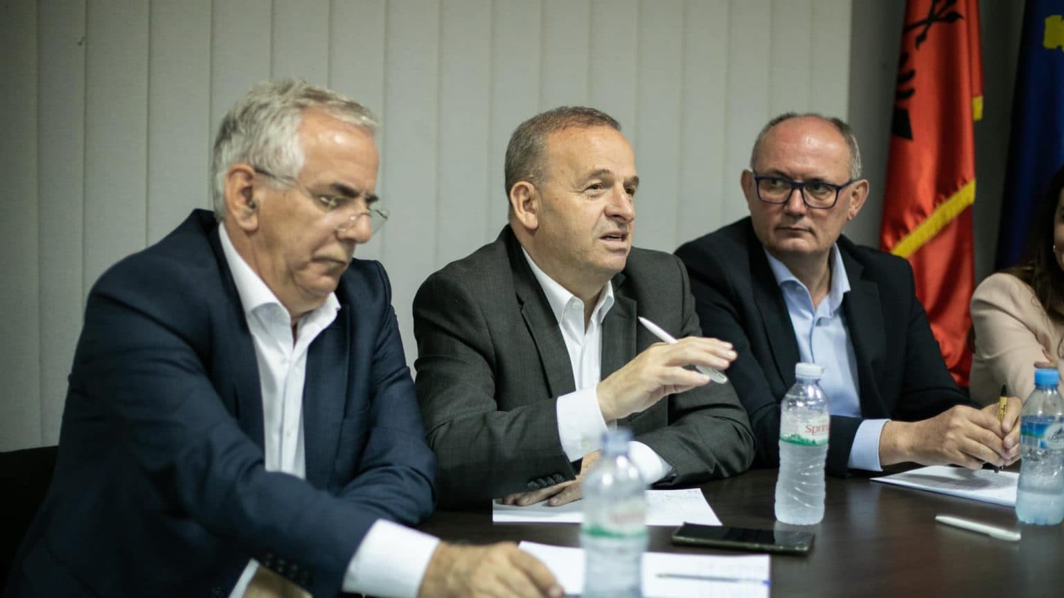 Përfaqësues të PDK-së takojnë strukturat në Ferizaj, bisedojnë rreth qeverisjes në vend