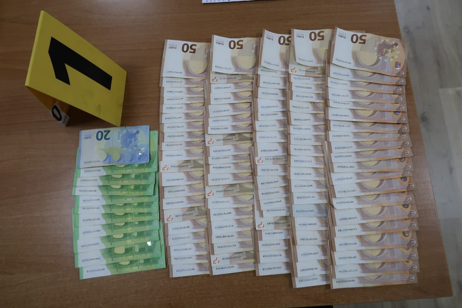 Zyrtarët e një banke në Prizren raportojnë se në bankomatin e tyre janë deponuar 705 euro fals
