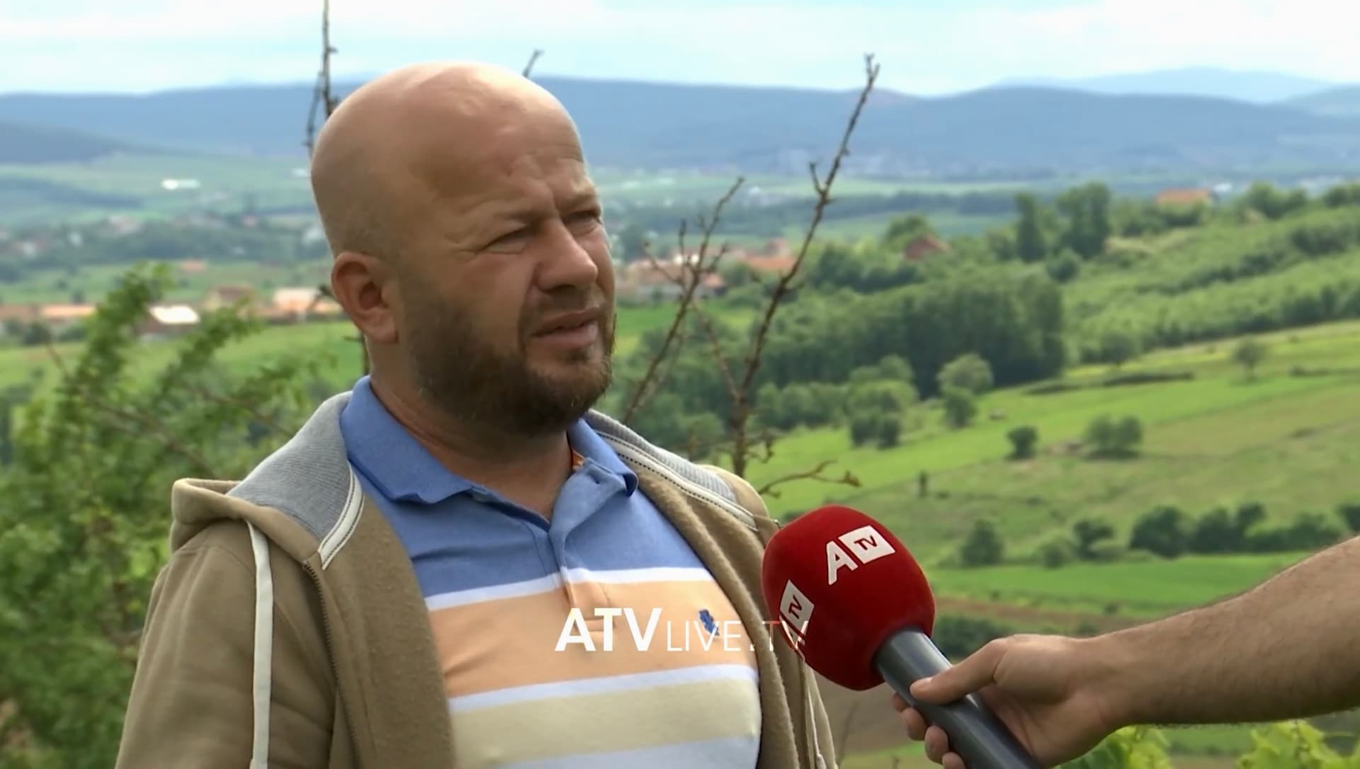 Për shkak të bindjeve të tij politike, një fermer nga Skenderaj pretendon se qeverisja lokale po e diskriminon