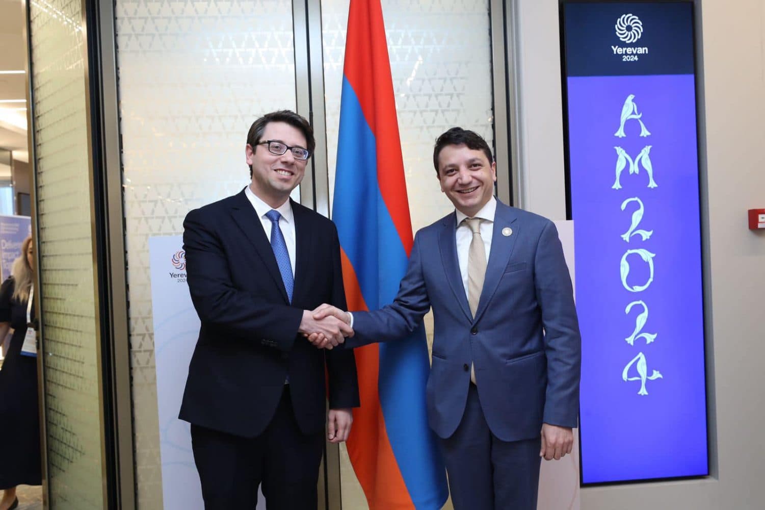 Ministri Murati në Armeni, takohet me homologun e tij