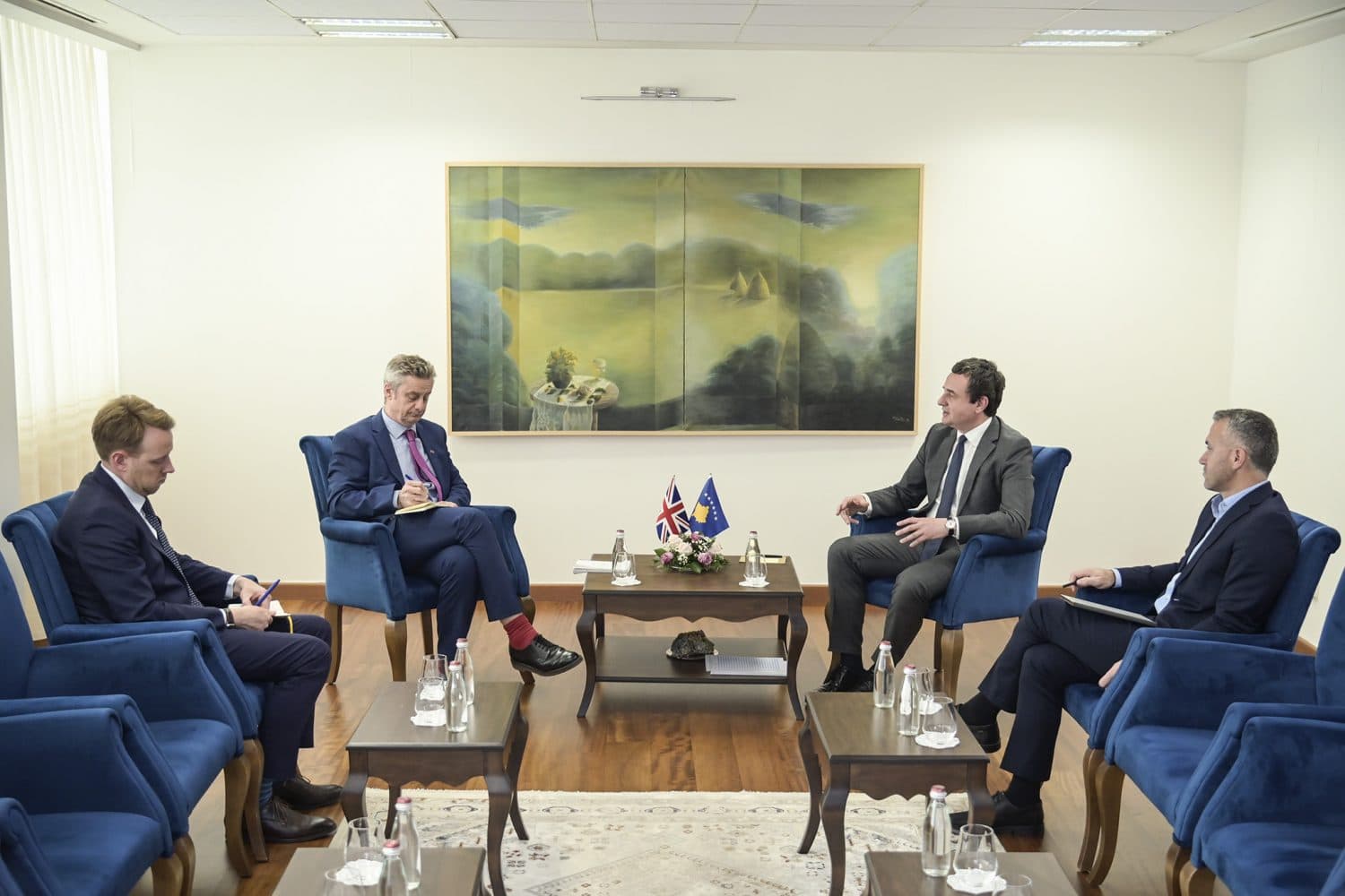 Kurti takoi Ambasadorin e Mbretërisë së Bashkuar, Jonathan Hargreaves