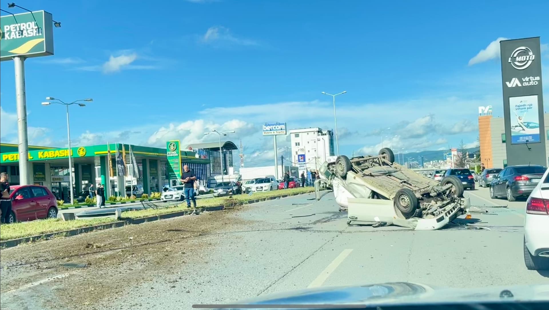 Aksident në magjistralen Prishtinë – Fushë Kosovë, dyshohet për të lënduar