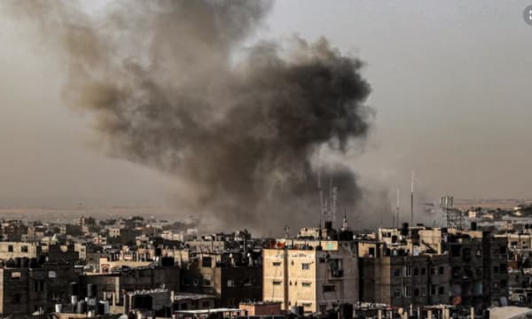 “Masakrat vetëm sa po shtohen”, palestinezët thonë se Izraeli s’po e ndal ofensivën në Rafah