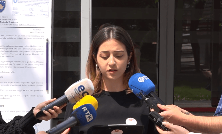 “Ministër dil nënshkruaje”, QIKA kërkon nga Murati heqjen e taksës për pecetat menstruale