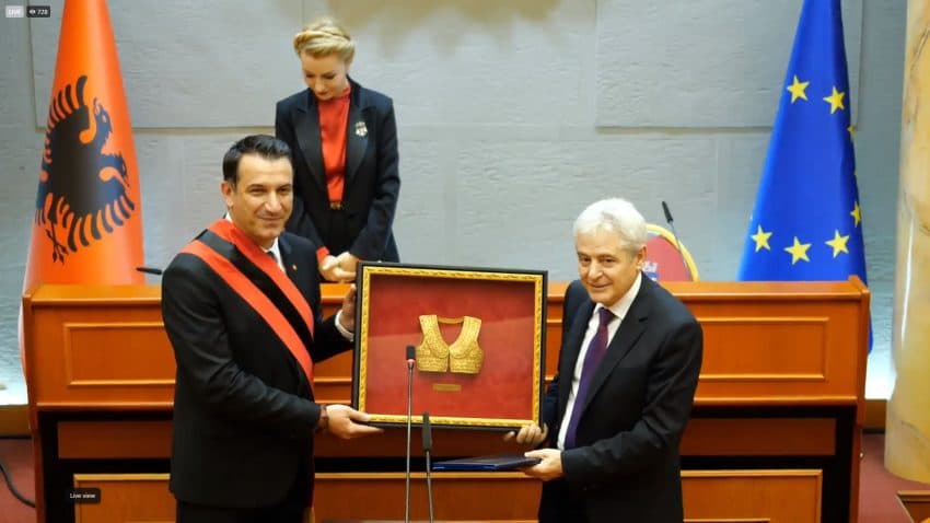 Ali Ahmeti shpallet ‘Qytetar Nderi’ i Tiranës, Rama: Një shqiptar ndër më të mirët