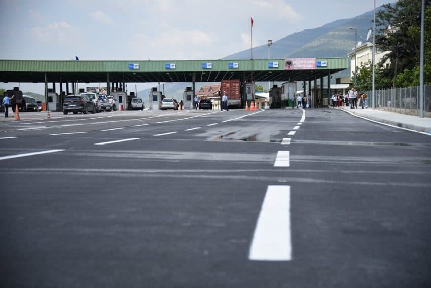 Policia ndal makinën në Vërmicë, gjen katër të huaj që po i kontrabandonte një kosovar