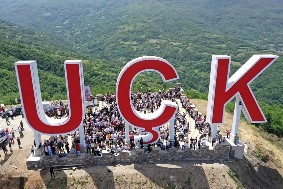 Përurohet obelisku me shkronjat ‘UÇK’ në Prizren
