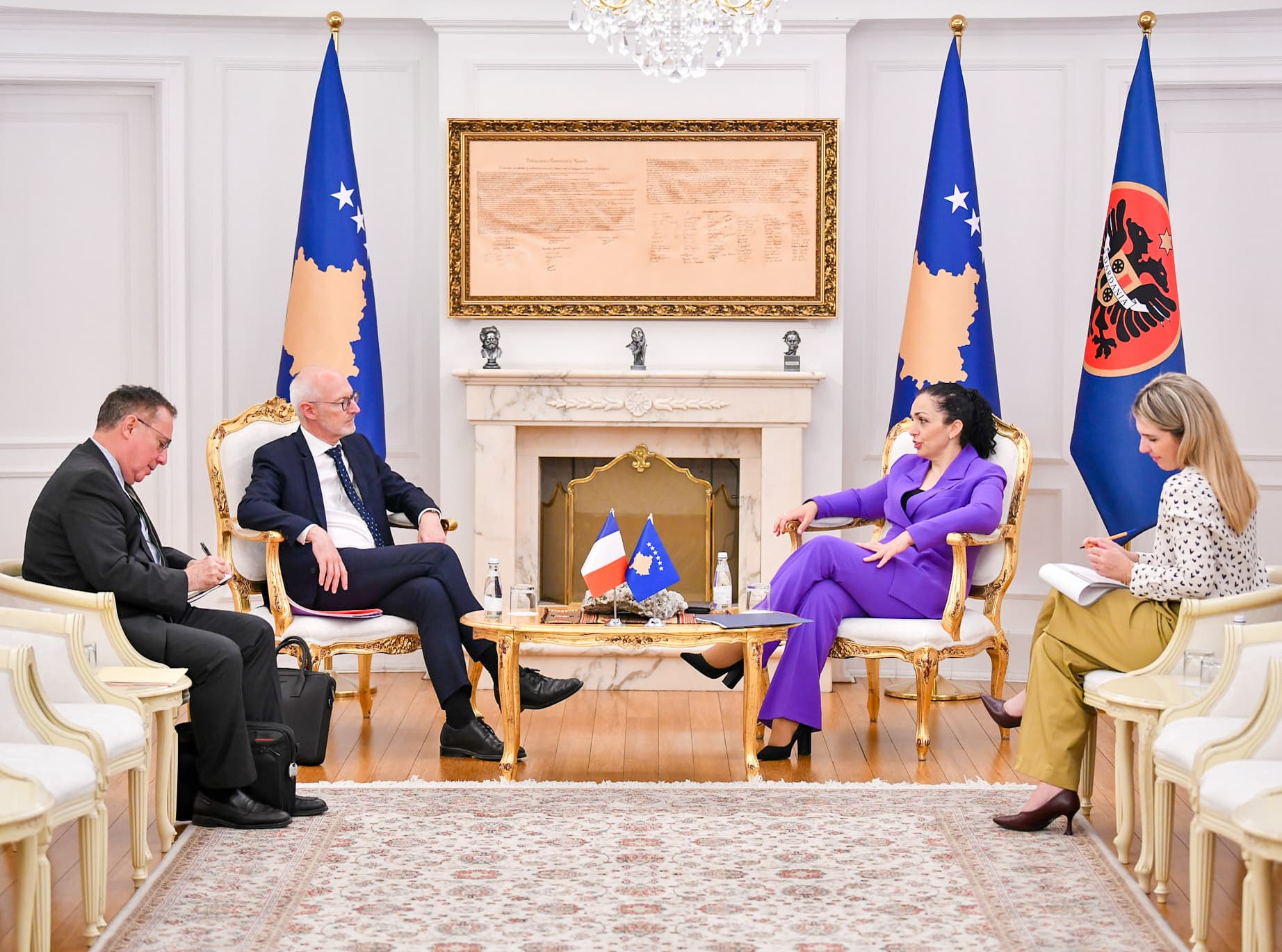 Osmani takohet me ambasadorin francez, flasin për zhvillimet e fundit dhe anëtarësimin e Kosovës në organizata ndërkombëtare