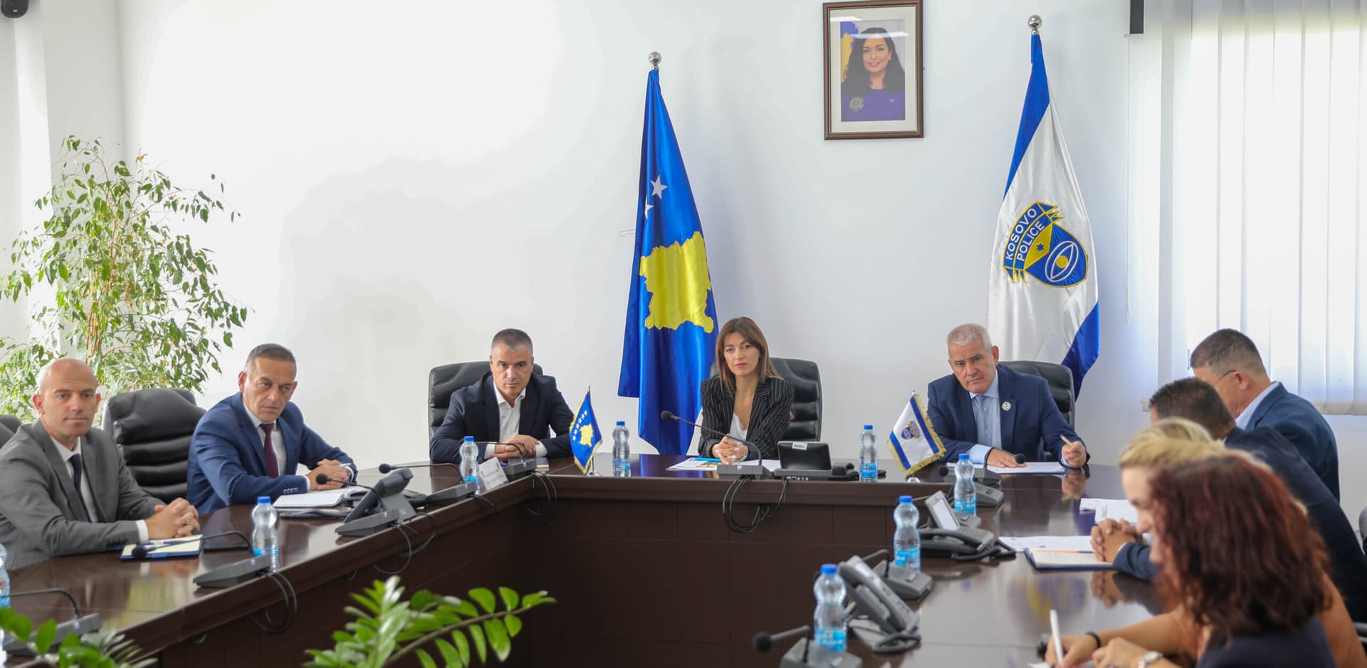 ​Ministrat Sveçla dhe Haxhiu vizitojnë Policinë e Kosovës