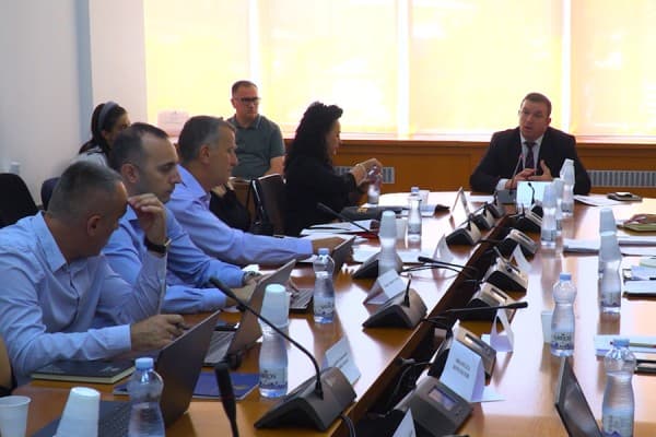 Mbi tre mijë ankesa të konsumatorëve në MINT, Hyseni: Projektligji adreson çdo manipulim në treg