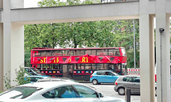 Tifozët shqiptarë mbërrijnë në Hamburg