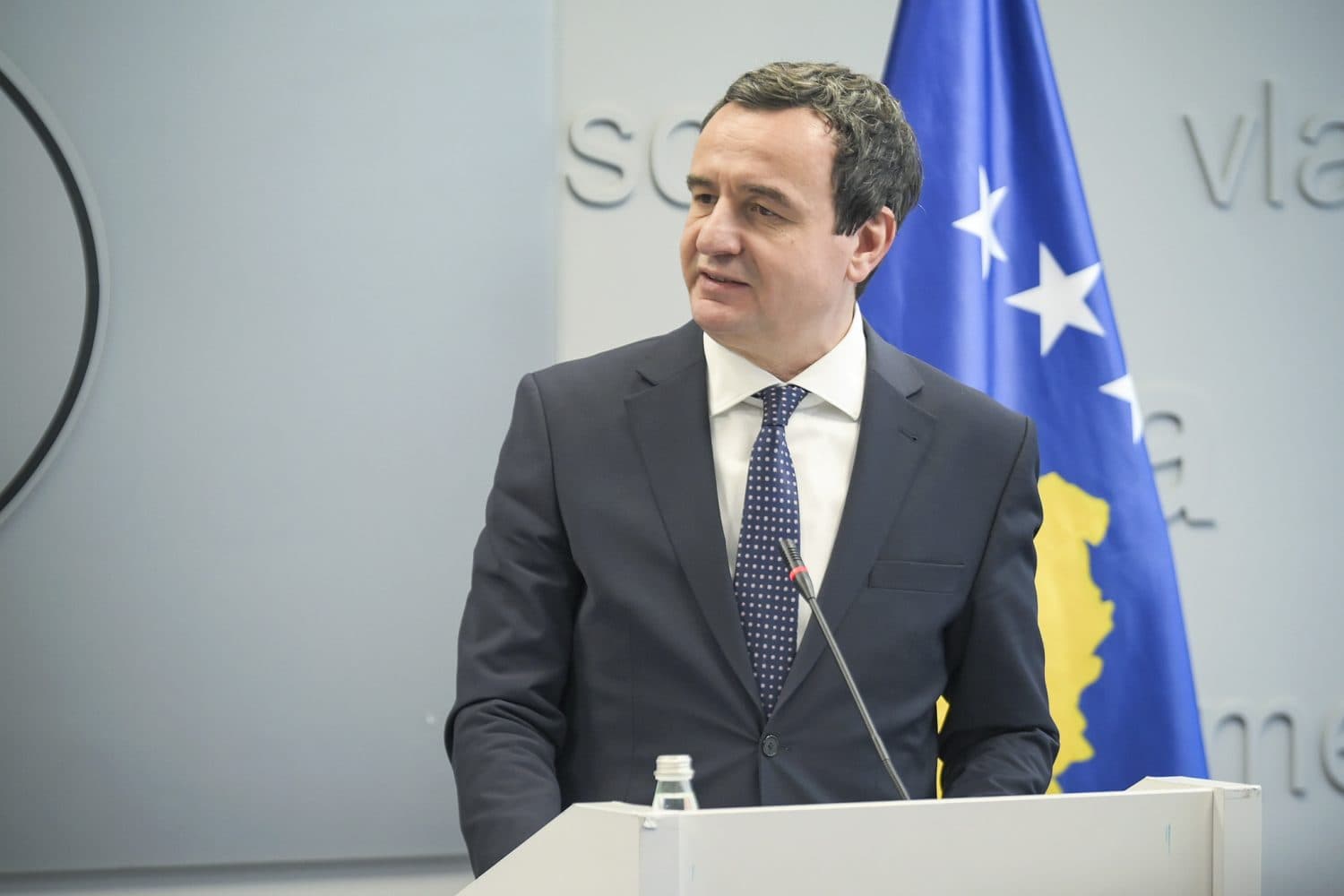 Kurti: Bashkatdhetarët nga e hëna mund të marrin falas policën e sigurimit me vlefshmëri një muaj