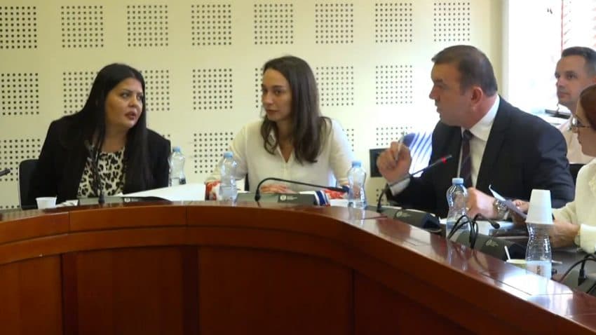 “Nuk ke folur asgjë, “Ti veç fol kotë” – Pozitë e opozitë përplasen gjatë raportimit të Bislimit në Komision