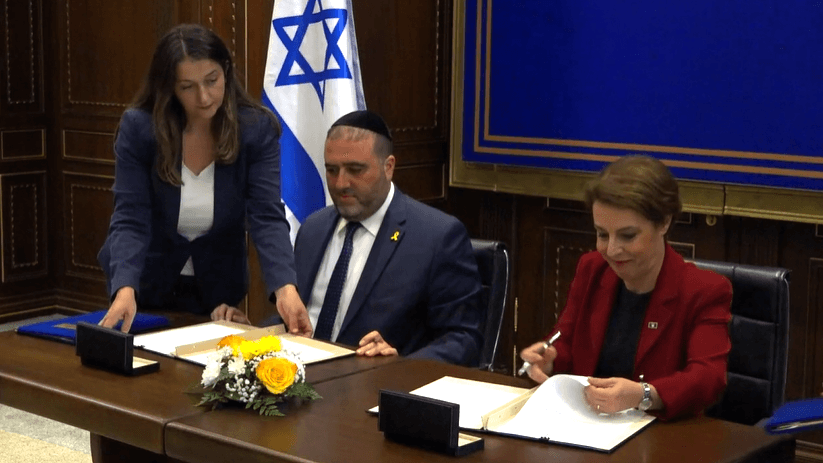 Izraeli ia heq vizat Kosovës, Gërvalla e Arbel nënshkruajnë marrëveshjen