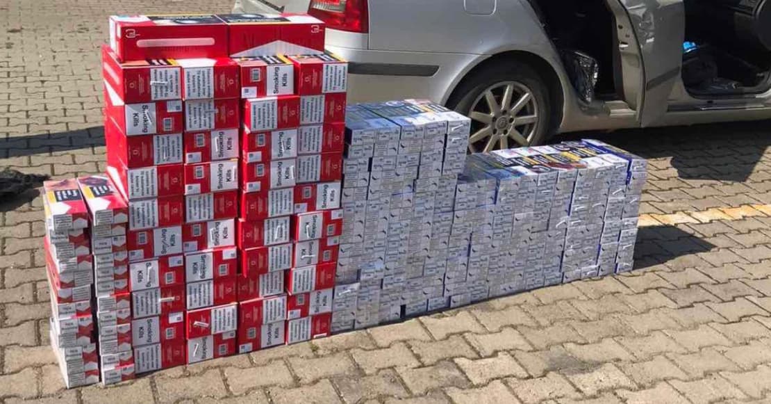 Policia sekuestron mbi 3000 pako cigare të kontrabanduara në Gjakovë