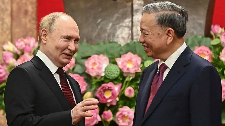 Pas Koresë së Veriut, Putin viziton Vietnamin