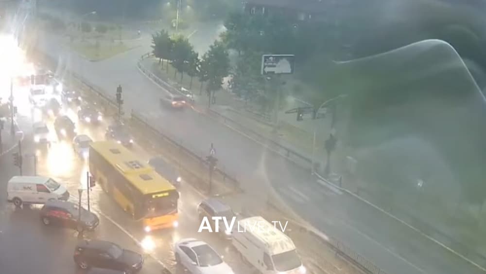 Shiu “vërshon” Prishtinën, Drejtoria për Emergjenca paralajmëron: Nëse reshjet vazhdojnë, mund të ketë vështirësi shtesë