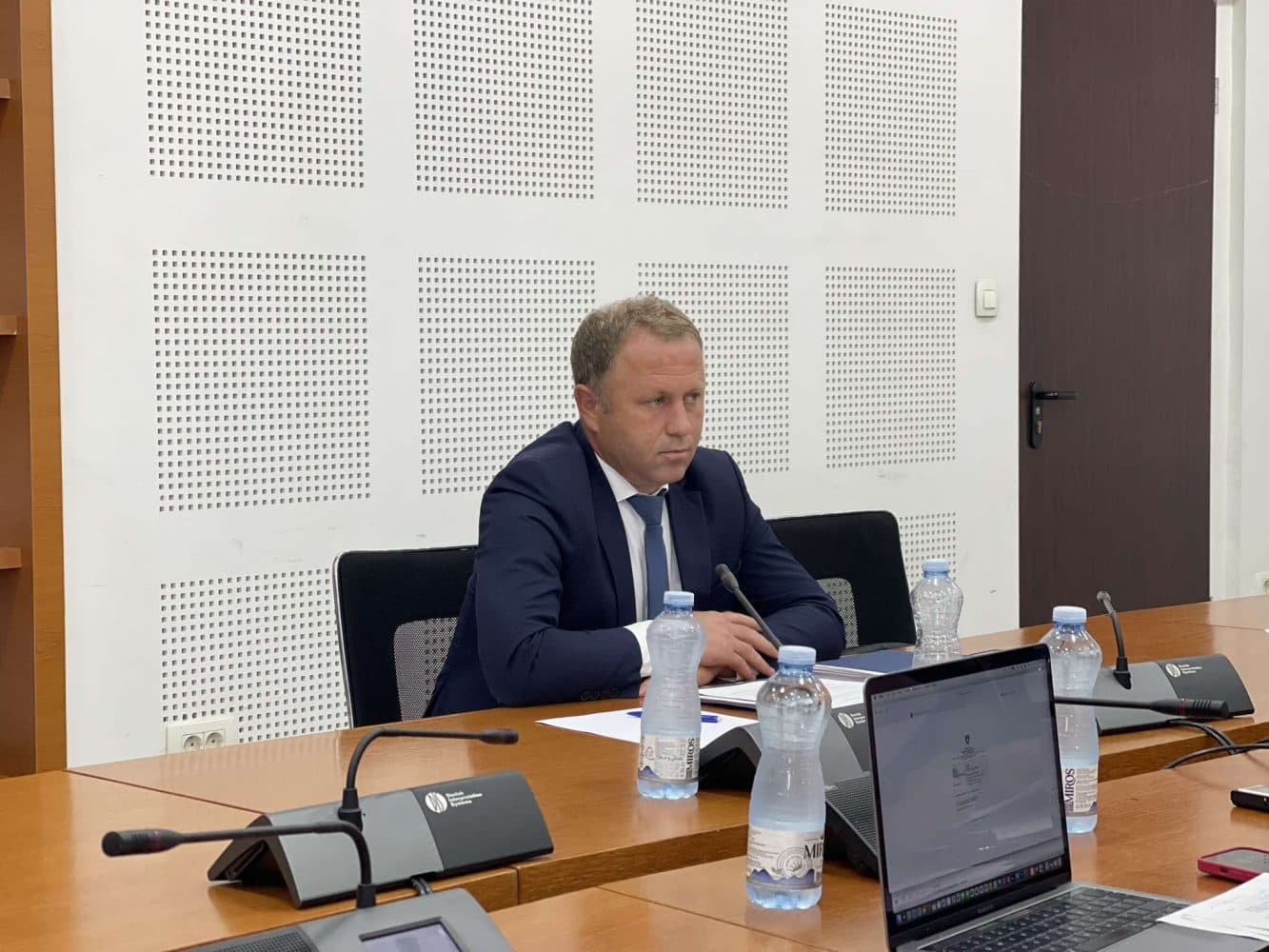 Ish-sekretari i MPJD-së fajëson Enver Hoxhajn për punësimet e diplomatëve në 2011-ën