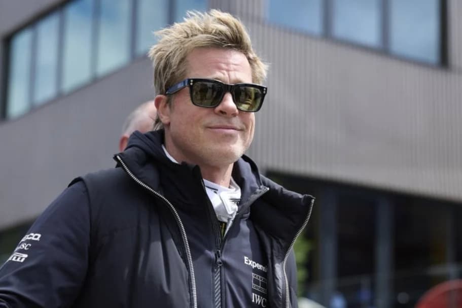 Brad Pitt merr vëmendjen në një paraqitje të përditshme, duket shumë vital dhe rinor