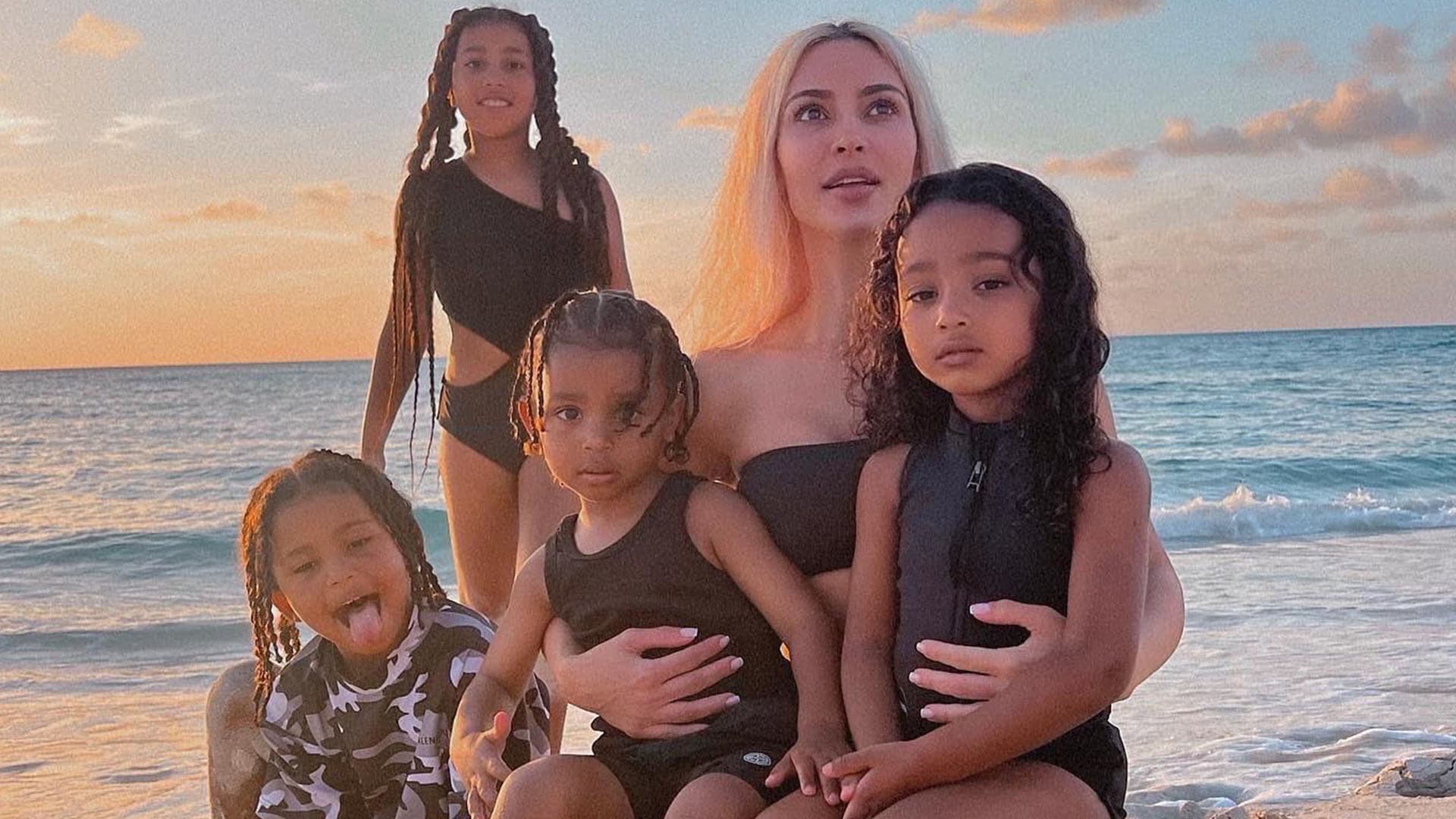 Kim Kardashian flet hapur për problemin e djalit të saj me vitiligo