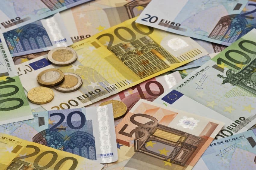 Deponohen gati një mijë euro të falsifikuara në një bankë në Prishtinë