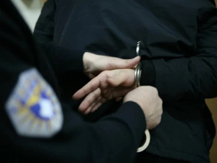 Arrestohet një person në Merdarë, në veturën që drejtonte iu gjetën 7 kilogramë marihuanë
