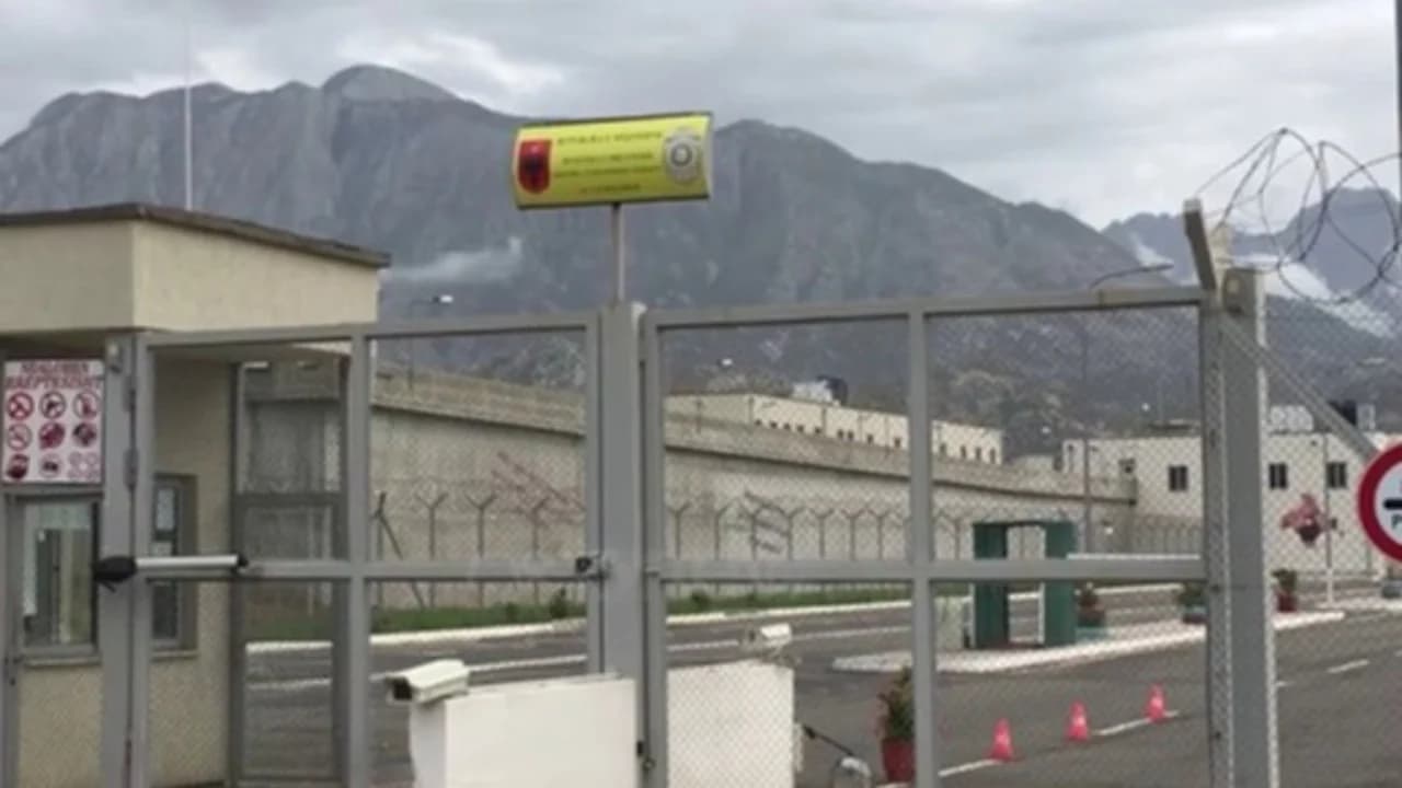 ​Hidhen me dron telefona dhe drogë brenda burgut të Peqinit