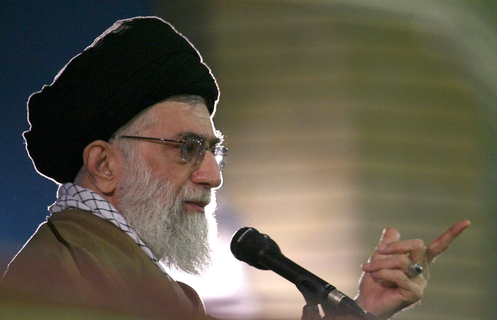 Khamenei fajëson Trumpin për viktimat gjatë protestave në Iran