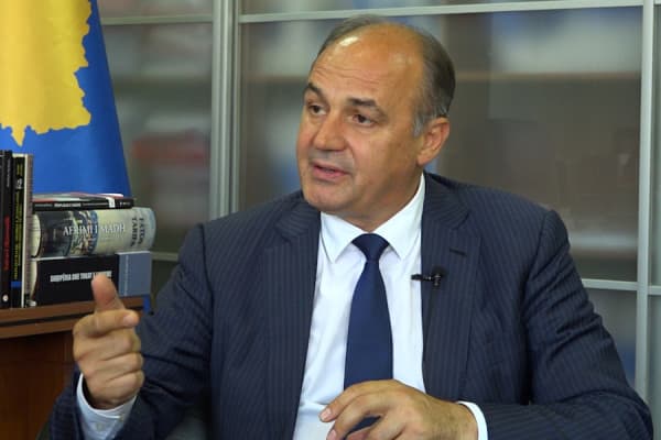 ​Hoxhaj kujton ditën kur me Thaçin përmbyllën pavarësinë