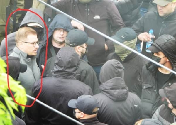 ​Protestuesi “paqësor” Aleksandër Arsenijeviq me “maskat” ku u sulmua KFOR-i