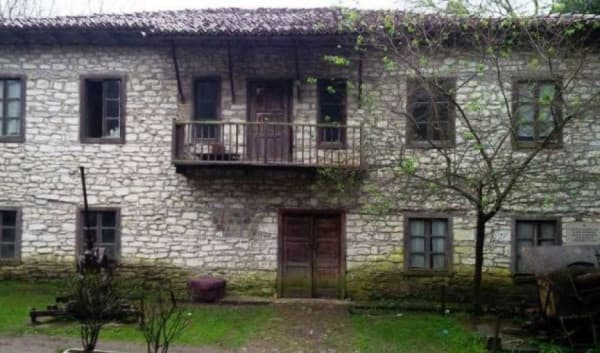 ​82 vjet nga Konferenca e Pezës