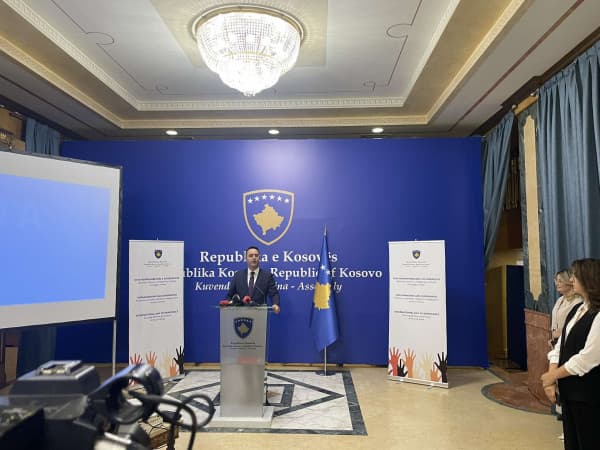 ​Konjufca për kërcënimet e Vuçiqit: Nuk na bëjnë përshtypje