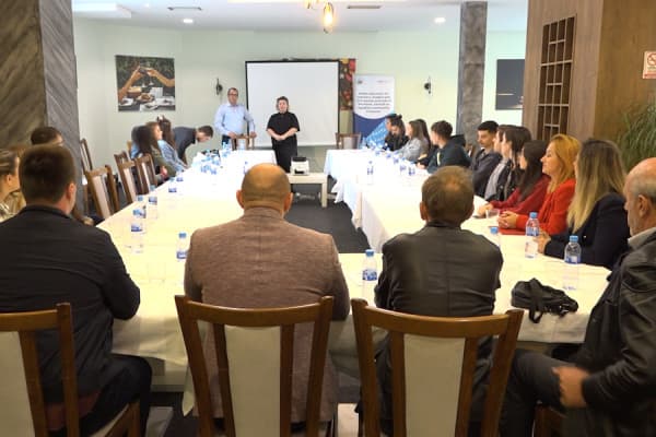 ​Edukimi medial kundër dezinformimit: Nxënësit e komunitetit turk ndajnë eksperiencat e tyre