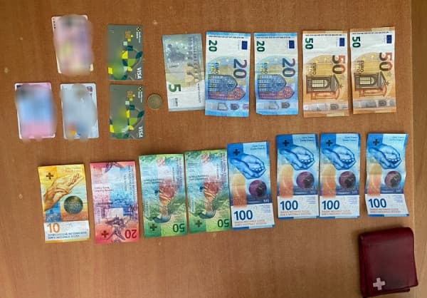 ​Ferizaj, qytetari dorëzon në polici portofolin e gjetur me para