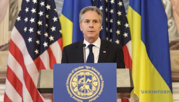 ​Blinken: SHBA njofton 5.55 miliardë dollarë ndihmë ushtarake për Ukrainën