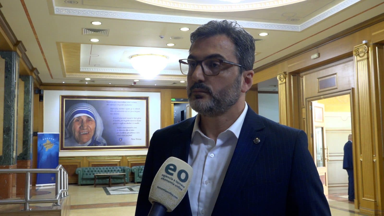 Deputetët kërkojnë ndryshimin e UA-së që ndalon bartjen e shamisë në shkolla