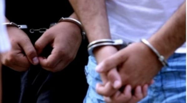 Arrestohen dy persona në Fushë Kosovë, dyshohen se vodhën 80 litra naftë