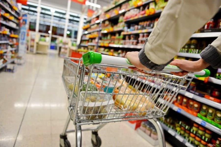 “Më shtrenjtë se në Amerikë”, qytetarët ankohen për çmimet e produkteve ushqimore