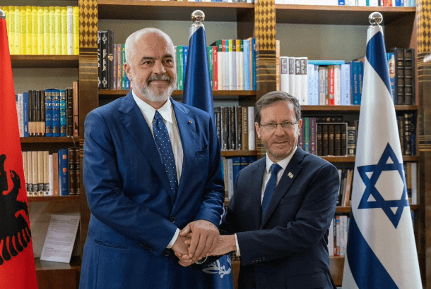 Presidenti i Izraelit viziton Tiranën, do takohet me Begajn dhe me Ramën
