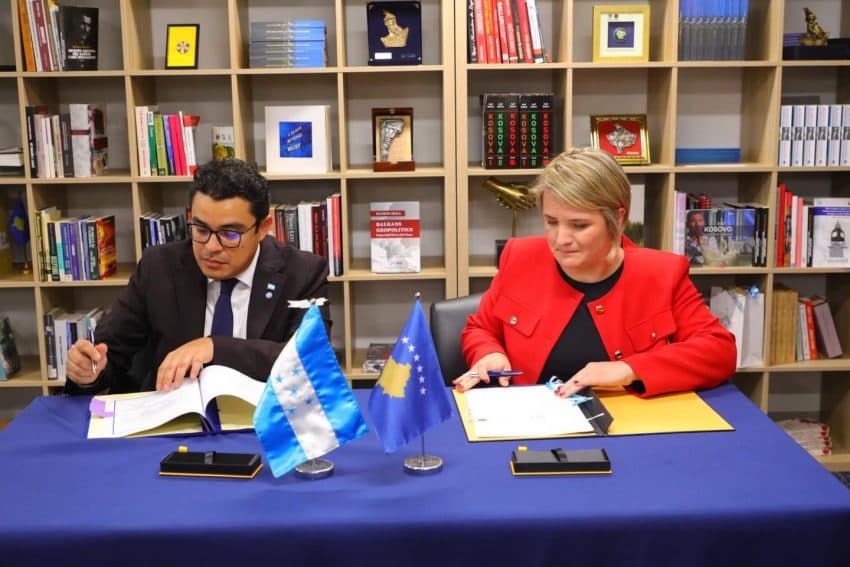 Kosova e Hondurasi nënshkruajnë Memorandum Mirëkuptimi ndërmjet akademive diplomatike